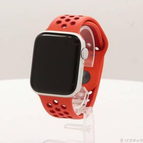 〔中古〕Apple(アップル) Apple Watch SE 第2世代 GPS 44mm シルバーアルミニウムケース ブライトクリムゾン／ジムレッドNikeスポーツバンド〔344-ud〕