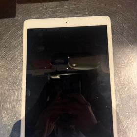 Apple iPad MYLA2J/A シルバー 32GB