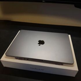 【極美品】- Apple MacBook Air M2 スペースグレー