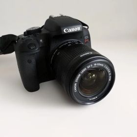 CANON EOS Kiss X8i ダブルズームキット