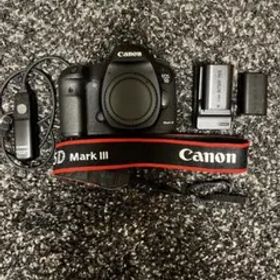 Canon EOS 5D Mark III 本体と付属品