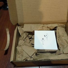 AirPods 4 ノイズキャンセリング ホワイト 未開封 本体