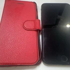 iPhone SE 第2世代 64GB ブラック 本体 SIMフリー 保護カバー付