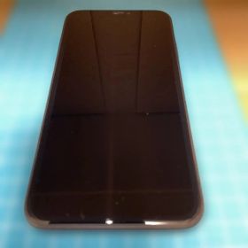 iPhone 11 ブラック128GB
