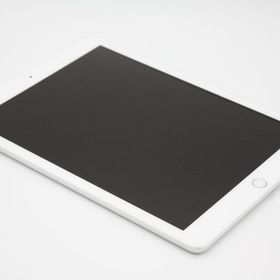 特価 iPad 第6世代 32GB Wi-Fi+Cellularモデル Silver Bランク