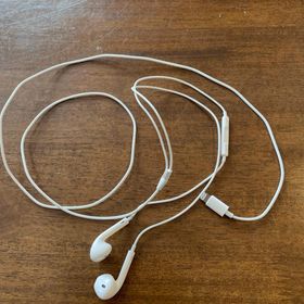 アップル(Apple)のApple 純正 EarPods Lightning端子 イヤホン 動作確認済み(ヘッドフォン/イヤフォン)