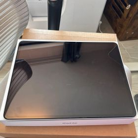 【極美品】iPad Air 13インチ(M2)128GB Wi-Fiモデル