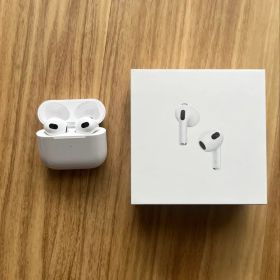 Apple AirPods 3 第3世代 ワイヤレスイヤホン 保護ケース付き