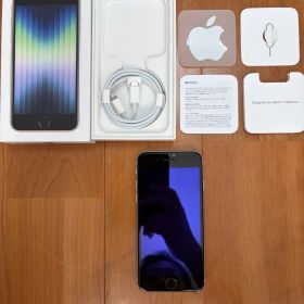 Apple iPhone SE (第3世代) ホワイト 本体