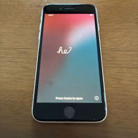 iPhone SE(第3世代)本体 64GB
