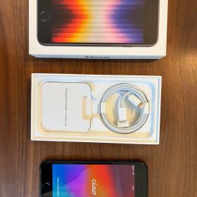 iPhone SE (第3世代) ブラック 本体 充電ケーブル付き