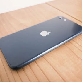 Apple iPhone SE 第三世代 midnight 本体