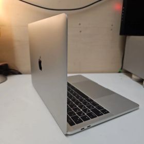 MacBookPro13インチ2017 i5/16GB/電源アダプタあり