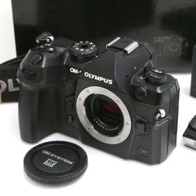 【中古】【並品】OMシステム OM SYSTEM OM-1 ボディ CA01-B3774-2Q5 OMSYSTEM ミラーレス マイクロフォーサーズマウント 手ブレ補正 4K対応