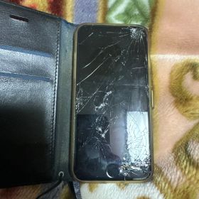 iPhone本体8ですジャンク品です