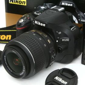 【中古】【並品】ニコン D5200 18-55 VR レンズキット [ブラック]（センサー清掃済み） CA01-R4081-2P5 Nikon Fマウント APS-C 標準ズーム 手ブレ補正 レンズ付き セット 中古
