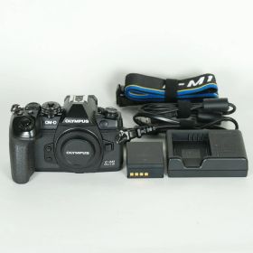 [良品 | シャッター数101,850回] OLYMPUS OM-D E-M1 Mark III [ボディ] | マイクロフォーサーズマウント