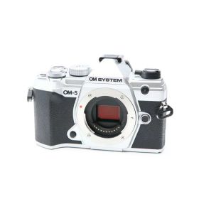 【中古】 《美品》 OM SYSTEM OM-5 ボディ シルバー [ デジタルカメラ ]
