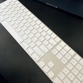 Magic Keyboard（テンキー付き）- 日本語（JIS） 半額以下