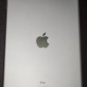 iPad 第8世代 32GB WI-fi+Cellularモデル シルバー