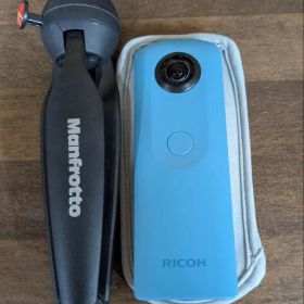 RICOH THETA 青色 + Manfrotto三脚