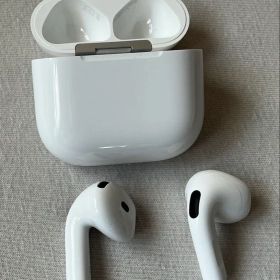 AirPods 4 ほぼ新品！