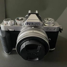 Nikon Z fc ミラーレス一眼カメラ