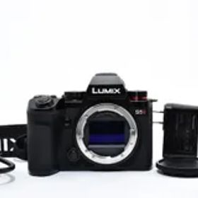 ＜並品＞ パナソニック(Panasonic) パナソニック フルサイズミラーレス一眼カメラ S5M2 ボディ ブラック DC-S5M2