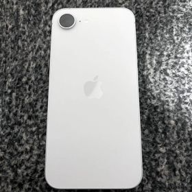 iPhone16e 128gbホワイト 本体 AirTagセット