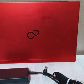 Fujitsu Lifebook UH75/B3 8世代i5