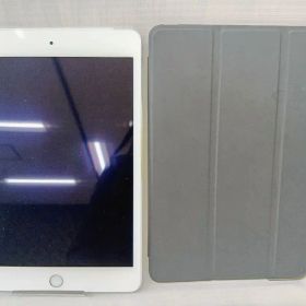 iPad mini4 579C-A1550 シルバーカラー/シリコンカバー付き