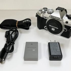 OM SYSTEM (OLYMPUS) デジタル一眼カメラ OM-5 ボディ [シルバー] 【中古】【非常に良い】【2580090805】【シャッター回数約1252(※自社調査)】