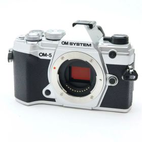 【中古】 《美品》 OM SYSTEM OM-5 ボディ シルバー [ デジタルカメラ ]