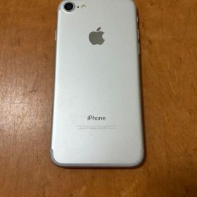 iPhone 7 容量不明 シルバー SIMフリー アクティベート不可