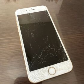 iPhone 7 ゴールド 画面割れあり