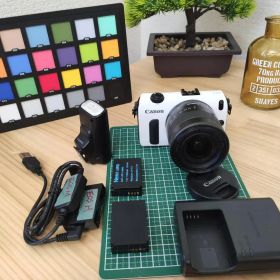 Canon EOS M レンズキット【ダミーバッテリー・予備電池付】