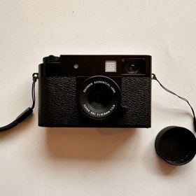 Fujifilm X Half X-HF1デジタルカメラ Black