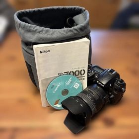 Nikon (ニコン) D7000 18-200VRIIレンズキット