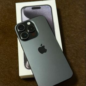 美品Apple iPhone 15 Pro（ブラックチタニウム）256GB