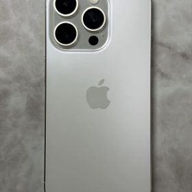 iPhone15pro ホワイト 256GB【おまけ付き】