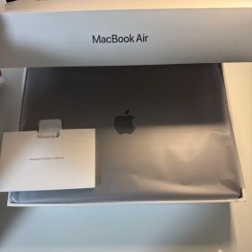 MacBook Air 2020 i5 8GB 512GB充放電145回・美品