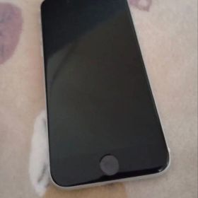 Apple iPhone SE2世代ホワイト SMフリーバッテリー82%