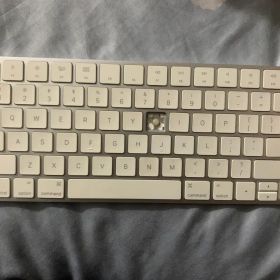 Apple製のホワイトキーボード、英語配列のA1644モデル ジャンク