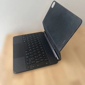 Apple Magic Keyboard MXQT2J/A 11インチ①