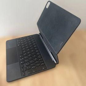 Apple Magic Keyboard MXQT2J/A 11インチ Pro②