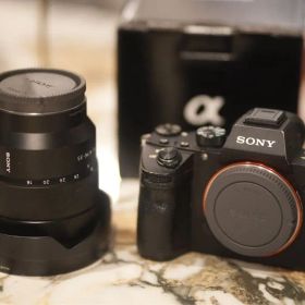 Sony α7Ⅲミラーレス一眼カメラとレンズ
