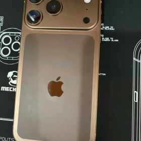 iPhone XR カスタム品(18Pro?風) ブラウン 128GB