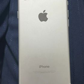 Apple iPhone 7 シルバー 本体
