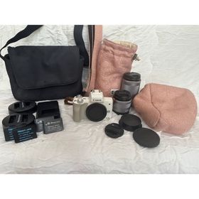 キヤノン(Canon)のCanon EOS Kiss M ダブルズームキット ホワイト セット付属品多数(ミラーレス一眼)