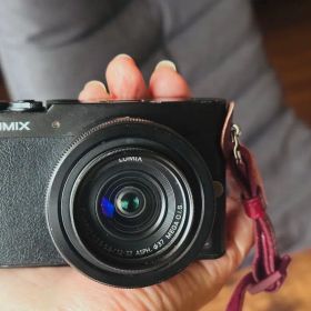 希少 パナソニックLUMIX ミラーレス一眼カメラ DMC-GM5-K レンズ付